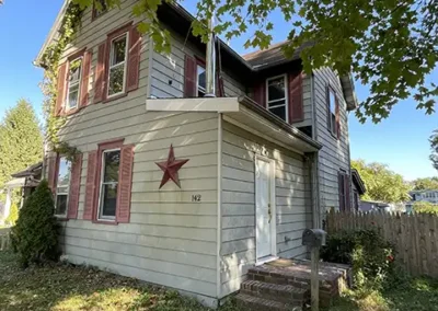 Egg Harbor City NJ home exterior before renovation prior to siding upgrade
